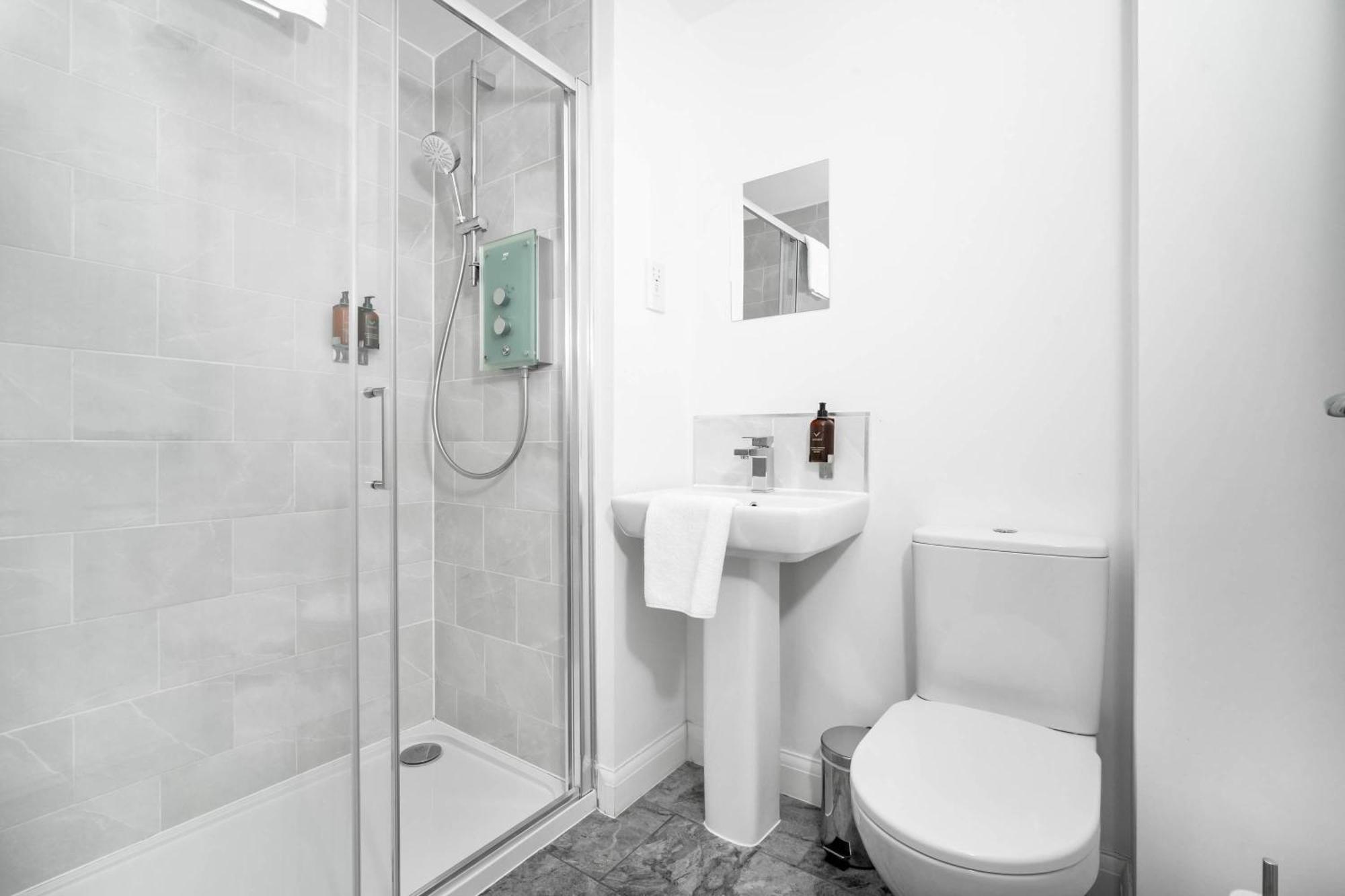 Luxury City Centre 5 Bed House With En-Suite, Bbq, On-Site Parking By Azura Nights Birmingham Exterior foto