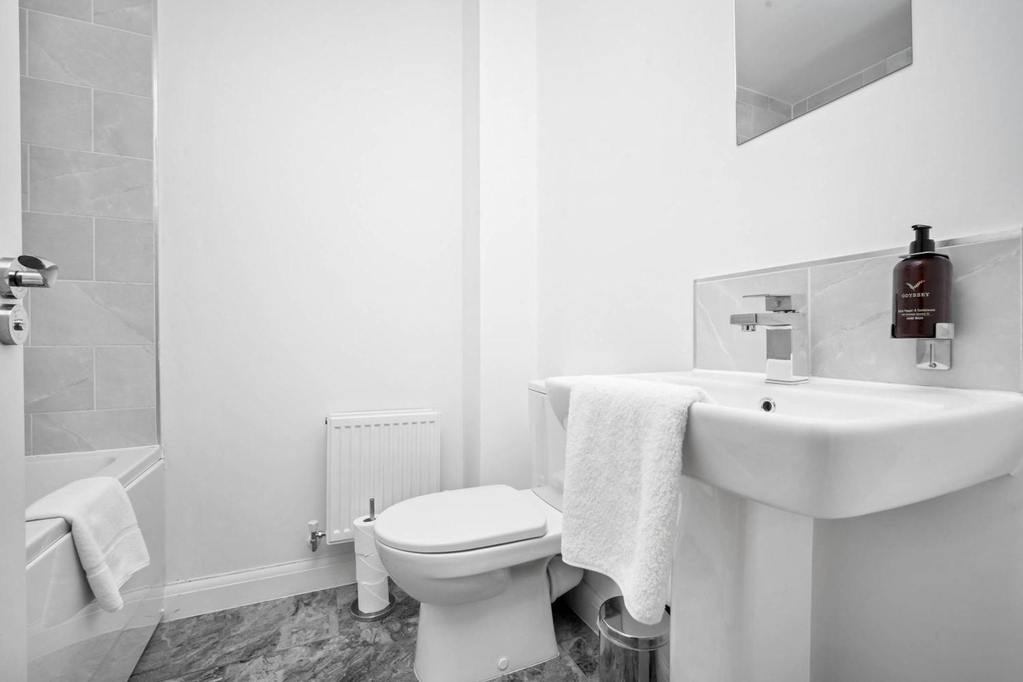 Luxury City Centre 5 Bed House With En-Suite, Bbq, On-Site Parking By Azura Nights Birmingham Exterior foto